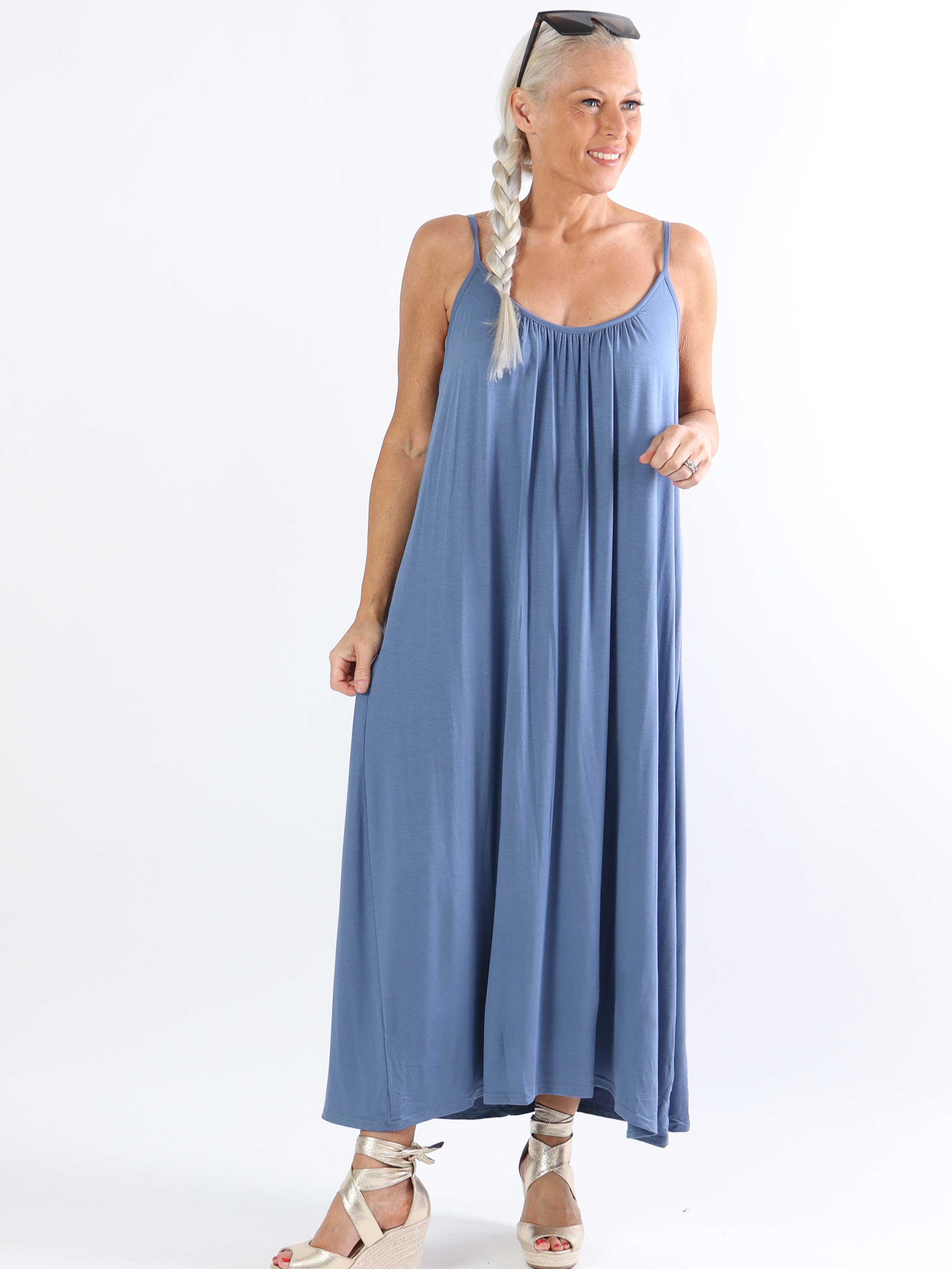 Olivia - Lang plus size stropkjole i viskose